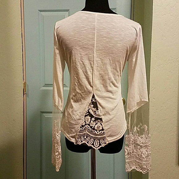 Elegant White Lace Top - Picture 3 of 8